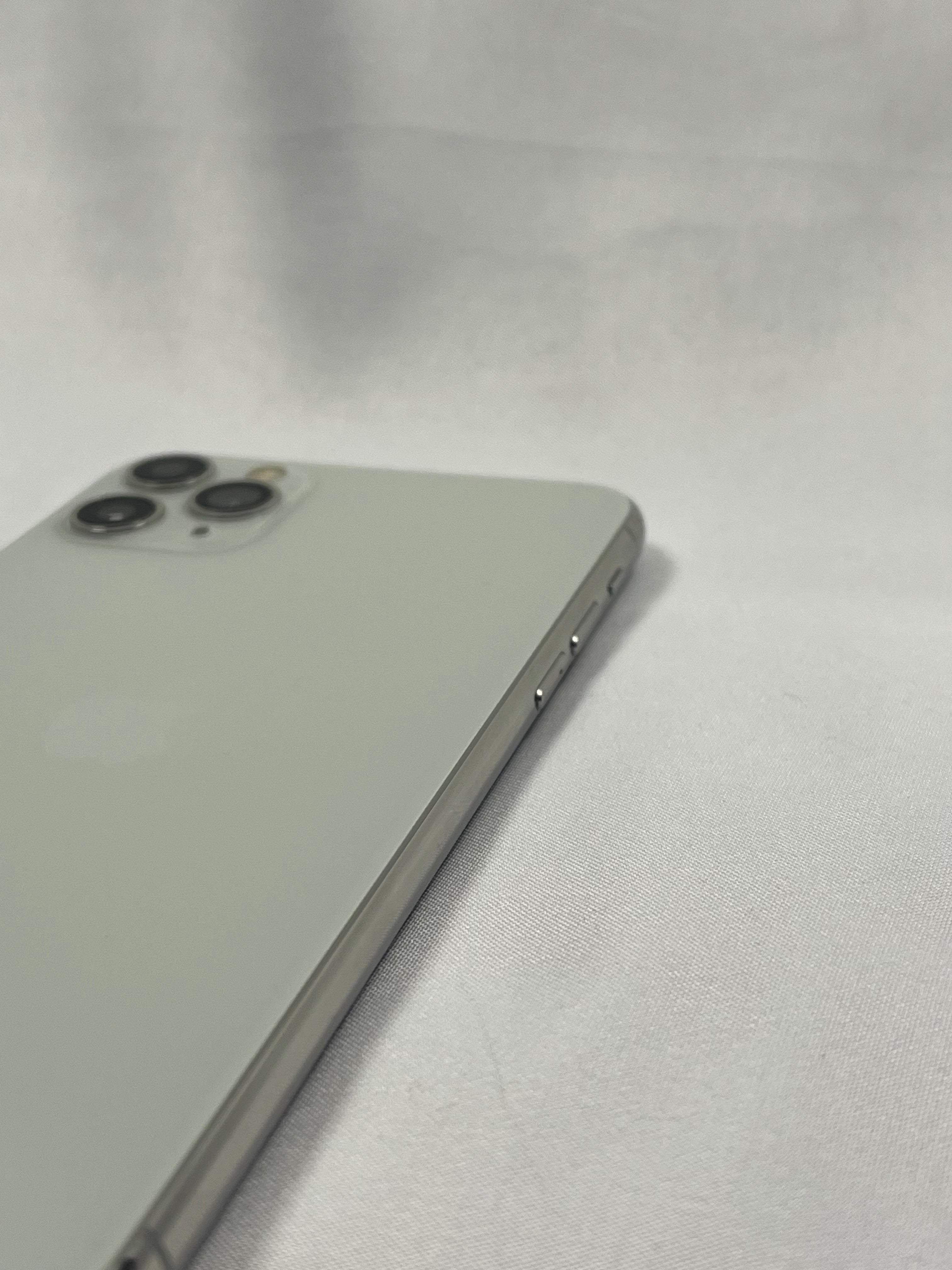 iPhone 11 Pro Max 256GB Argento – Come Nuovo – Face ID non funzionante