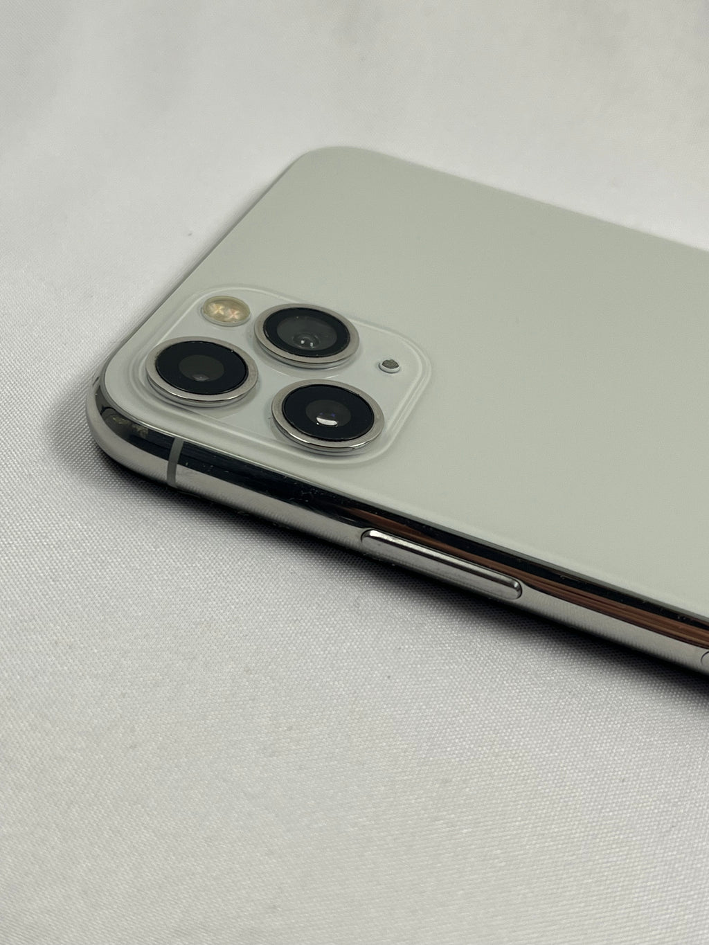 iPhone 11 Pro Max 256GB Argento – Come Nuovo – Face ID non funzionante