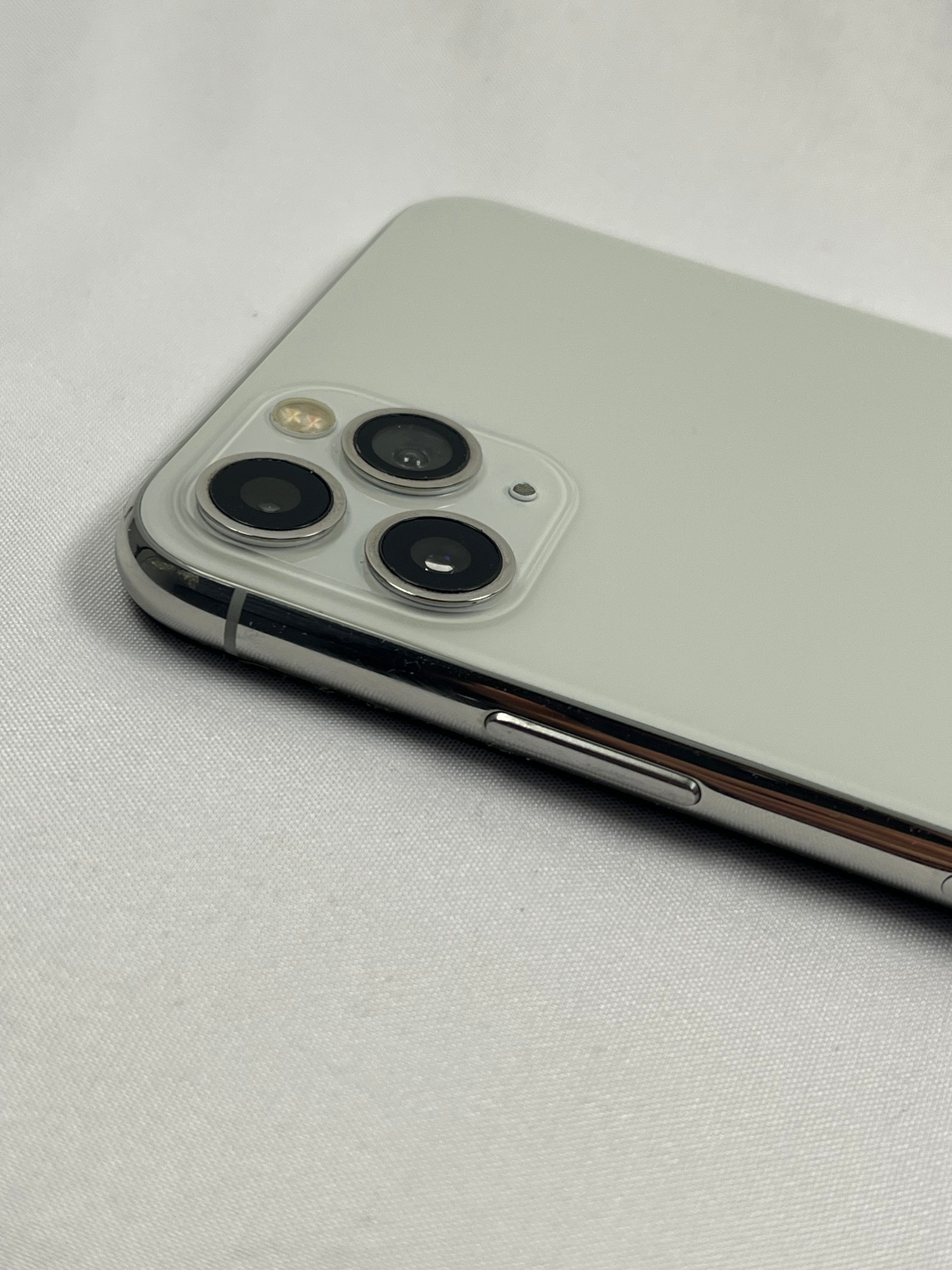 iPhone 11 Pro Max 256GB Argento – Come Nuovo – Face ID non funzionante