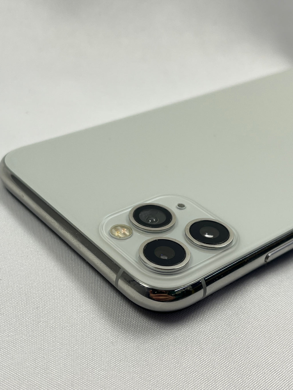 iPhone 11 Pro Max 256GB Argento – Come Nuovo – Face ID non funzionante