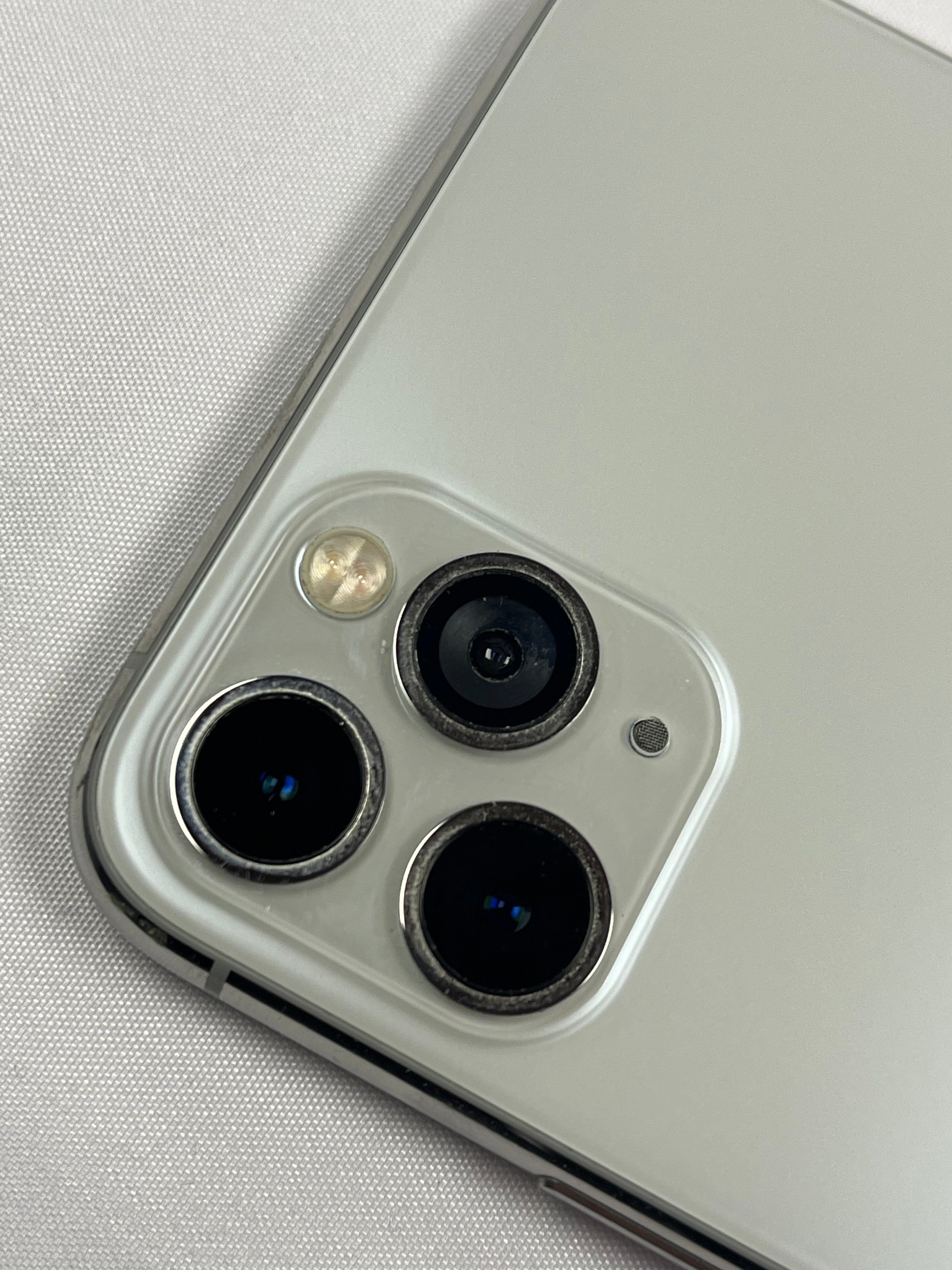 iPhone 11 Pro Max 256GB Argento – Come Nuovo – Face ID non funzionante