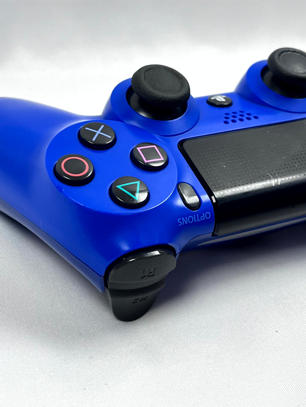 Controller DualShock 4 blu dettaglio analogici