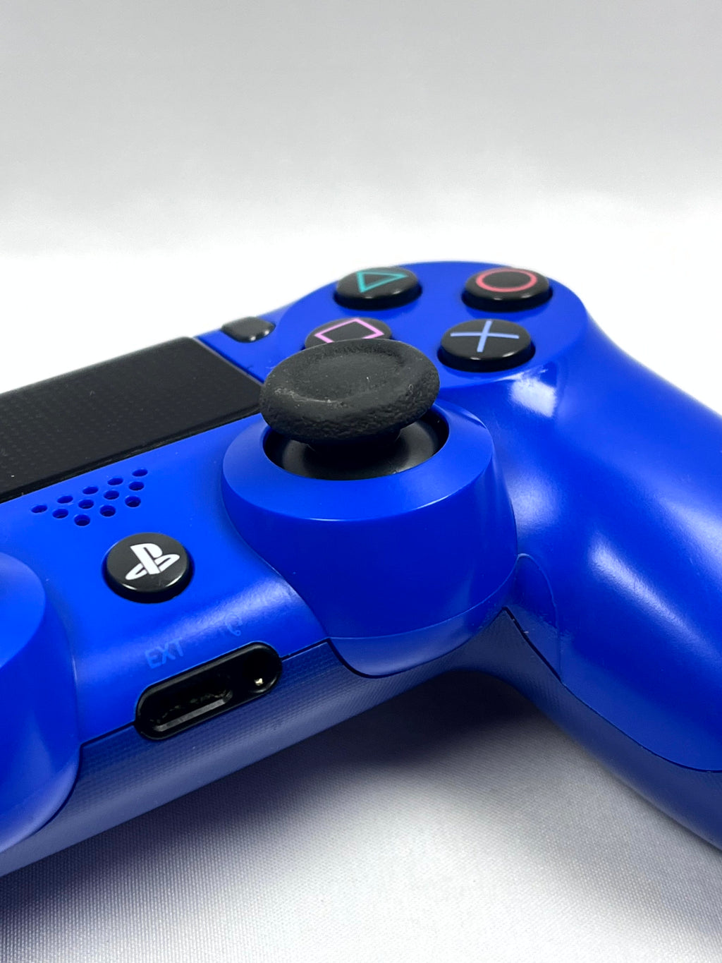 Controller DualShock 4 blu dettaglio porta