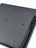 Dettaglio pulsante accensione Sony PlayStation 4 Slim