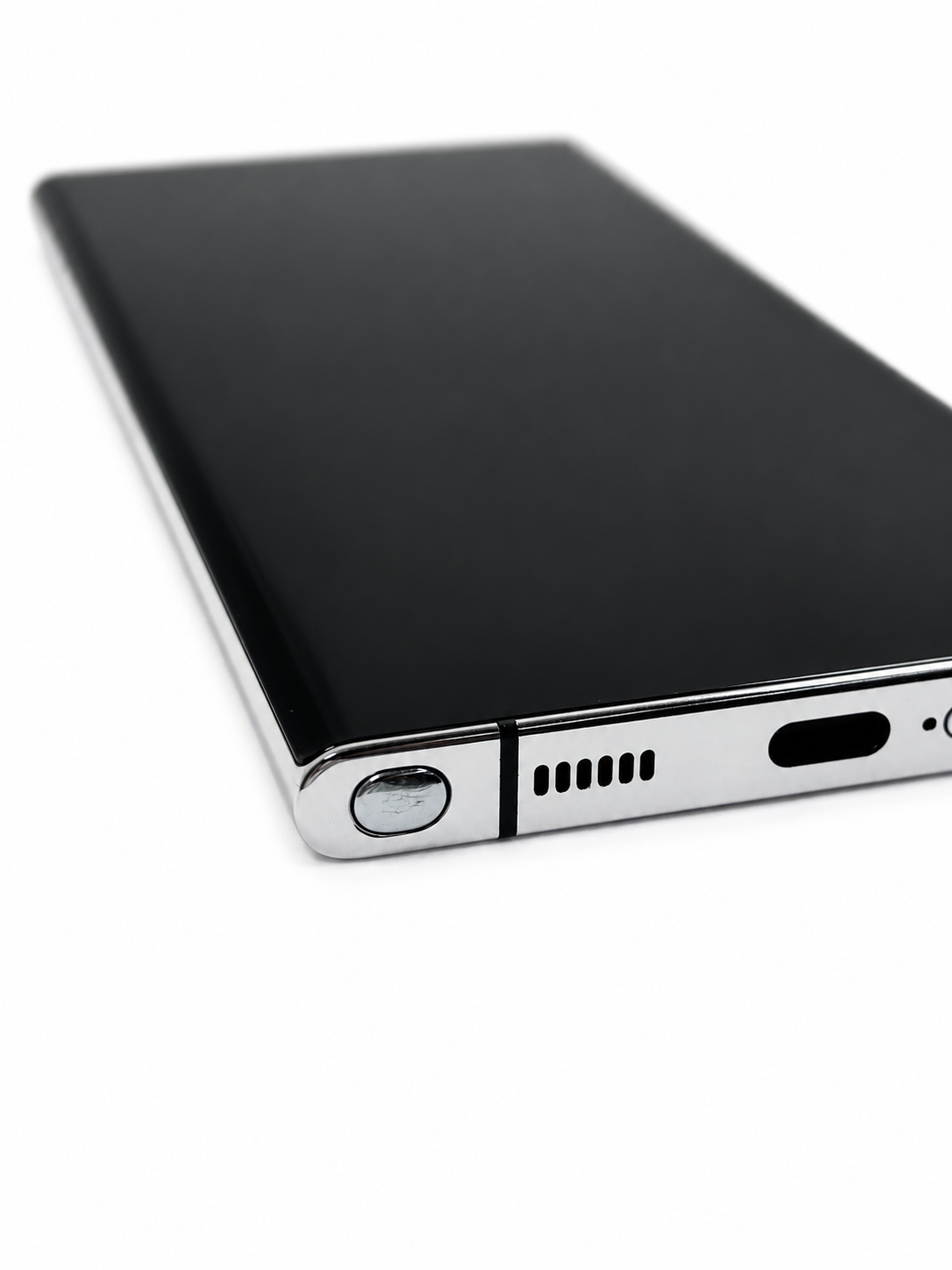 Samsung Galaxy S22 Ultra Bianco vista frontale angolata